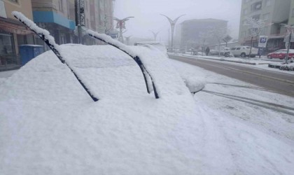 Hakkaride 22 köy yolu ulaşıma kapandı