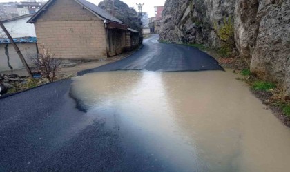 Hakkaride karla karışık yağmur etkili olmaya başladı