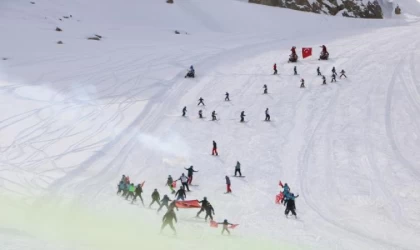 Hakkari’de kayak sezonu açıldı