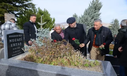 Halk ozanı Muharrem Ertaş, mezarı başında anıldı