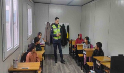 Jandarma ekiplerinden öğrencilere trafik eğitimi