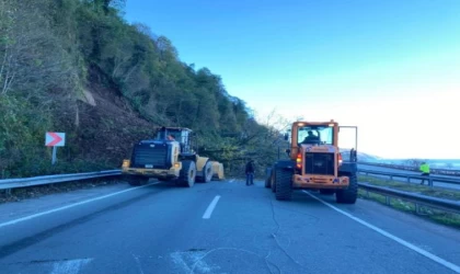 Karadeniz Sahil Yolu’nda heyelan