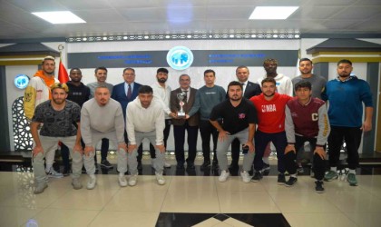 KMÜ futbol takımı şampiyon oldu