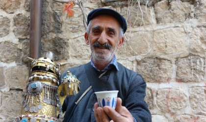 Mardin sokaklarında 38 yıldır mırra kahvesi satıyor