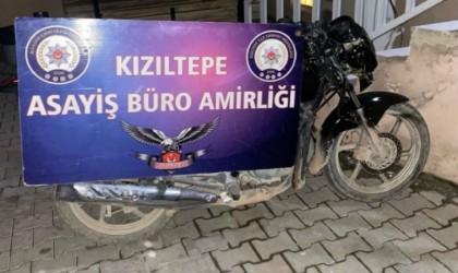 Mardinde çalıntı motosikletle yakalanan 2 kişi gözaltına alındı