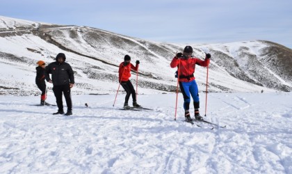 Nemrut Dağında kayaklı koşu antrenmanı