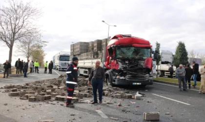 Nevşehir’de 3 aracın karıştığı zincirleme kaza; 2 yaralı