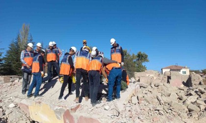 Niğdede üniversite koruma ve güvenlik görevlilerine AFAD Gönüllüsü eğitimi verildi