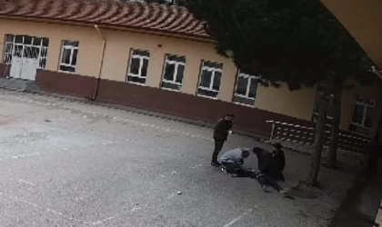 Öğretmen, kalp masajıyla öğrencisini hayata döndürdü