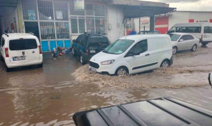 Osmaniyede yağmur sonrası Düziçi Küçük Sanayi Sitesi göle döndü