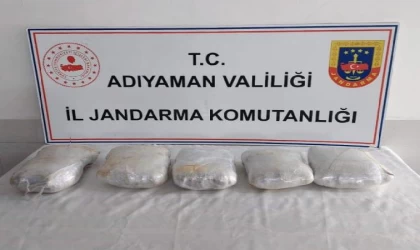 Otomobildeki 6 kilo esrara 1 gözaltı