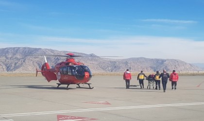 Safra kesesi rahatsızlığı olan kadın ambulans helikopterle Vana sevk edildi