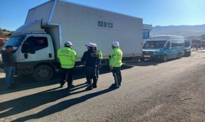 Şırnakta trafik ekipleri zorunlu kış lastiği denetimi yaptı