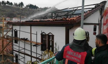 Tokatta tarihi konak yangında ağır hasar aldı