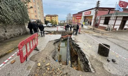 Trabzon’da su borusu patladı; yollar göle döndü, iş yerlerini su bastı (2)