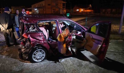 Trafik ışıklarında feci kaza: 3ü ağır 6 yaralı