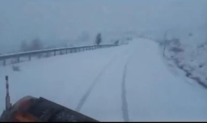 Tunceli’de kar yağışı; ekipler kapanan yolları açıyor