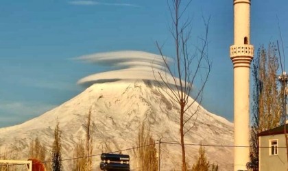 Türkiyenin zirvesi Ağrı Dağında ‘mercek bulutu oluştu