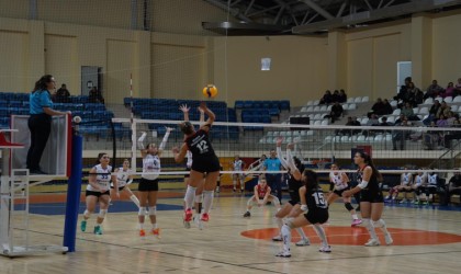 TVF Kadınlar 2. Lig:Bilecik Belediyesi Voleybol Spor Kulübü: 3 -Düzce Voleybol Takımı:0