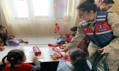 Ağrıda jandarmadan ilkokul öğrencilerine ‘Mahremiyet eğitimi