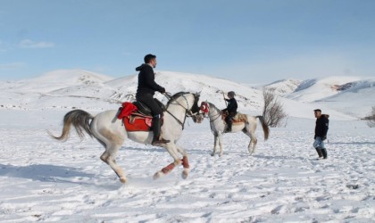 Asırlık gelenek cirit Erzincan ve Bayburtta yaşatılıyor