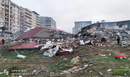 Asrın depreminde 52 kişinin hayatını kaybettiği ’Kaçak katlı’ Reyyan Apartmanı’ davası başladı