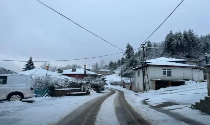 Bartın’da 35 köy yolu kardan kapandı