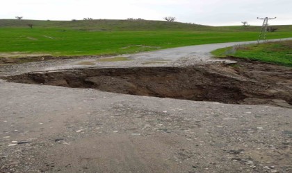 Batmanda heyelandan kapanan köy yolları ulaşıma açıldı