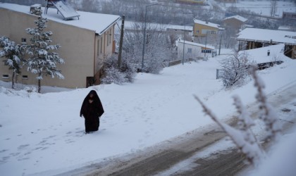 Bayburt yeniden beyaz örtüyle kaplandı