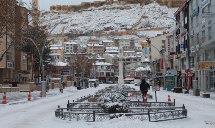 Bayburtta kar kalınlığı 30 santimetreyi buldu