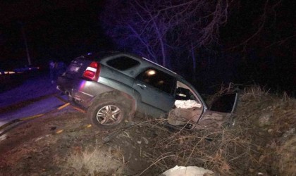 Bilecikte alkollü sürücünün kullandığı araç köprüden aşağı düştü, 2 yaralı