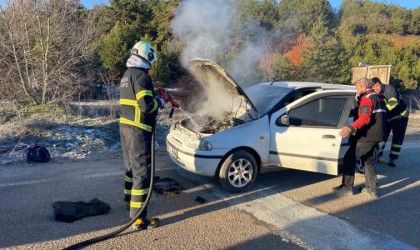 Bilecikte seyir halindeki araçtan bir anda dumanlar yükseldi