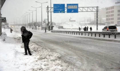 Bitlis’te kar yağışı; 44 köy yolu kapandı, eğitime 1 gün ara verildi