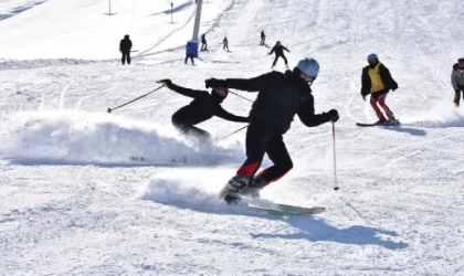 Bitlis’te kayak merkezinde ’sömestir’ yoğunluğu