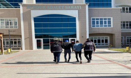 Burdurda durdurulan araçta uyuşturucu çıktı, 2 şahıs tutuklandı