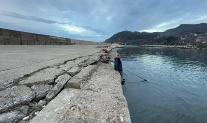 Fırtına sonrası liman kum ile doldu; tekneler giremedi