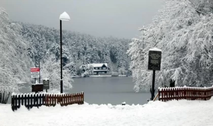 Gölcük Tabiat Parkı, karla kaplandı