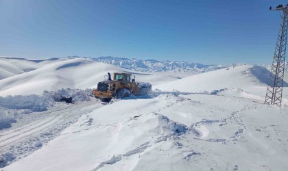 Hakkaride 284 yerleşim yerinin yolu ulaşıma kapandı