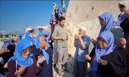 Ispartalı umre kafilesi Arafatta Eğirdir Gölü için yağmur duası etti