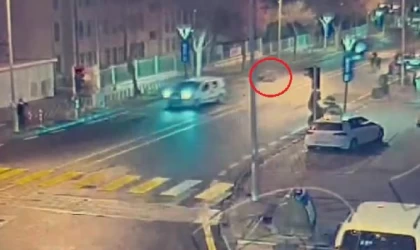 Kiracısıyla kavga eden iş yeri sahibinin, aracıyla polise çarpması kamerada