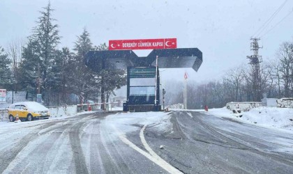 Kırklarelinin yüksek kesimlerinde kar etkili oluyor