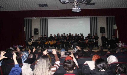 Köy okulu öğrencileri müzik grubu kurdu, konser verdi