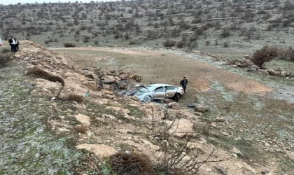 Mardin’de otomobil, şarampole devrildi: 4 yaralı