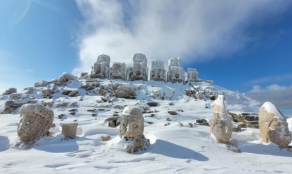 Nemrut Dağı yeniden beyaza büründü