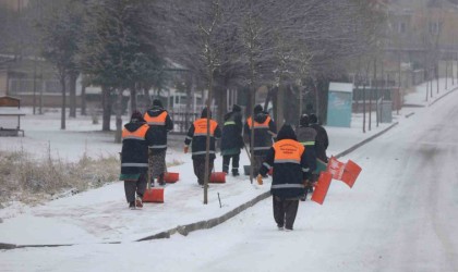 Nevşehirde kar ile mücadele başladı