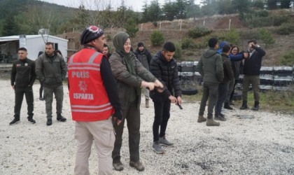 Orman muhafaza memurlarına silah kullanma eğitimi