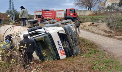 Osmaniyede beton mikseri devrildi: 1 yaralı