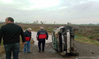 Osmaniyede otomobil yan yattı: 1 kişi yaralandı