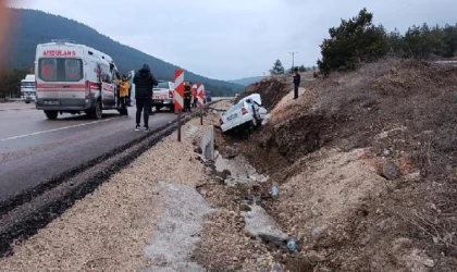 Otomobil şarampole devrildi: 1 ölü, 3 yaralı