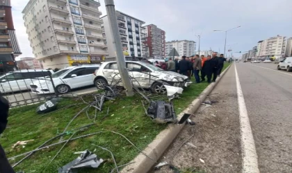 Refüje çıkan otomobilin sürücüsü yaralandı